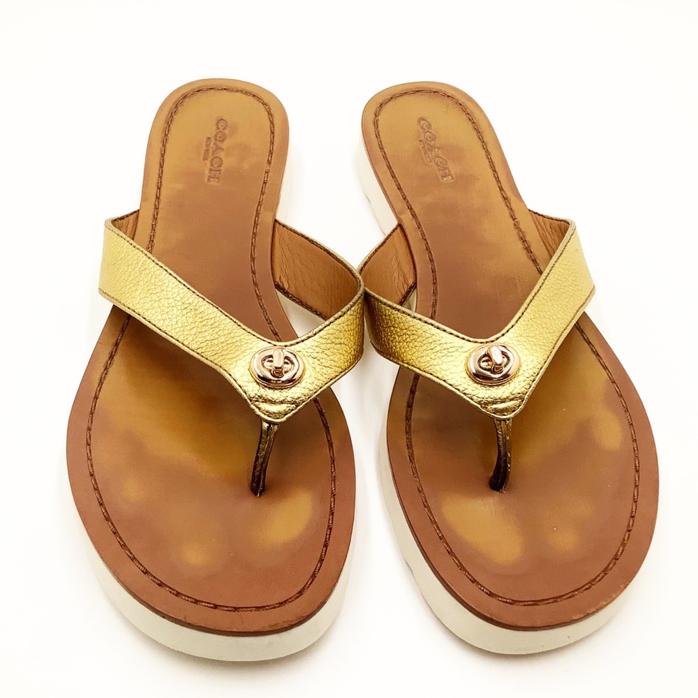 {Coach}Shelly Gold Leather Turn Key Flip Flops